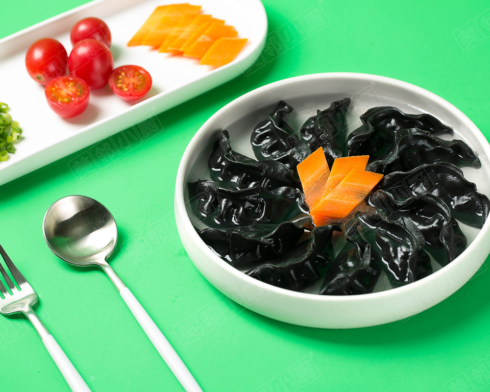 魚(yú)湯墨魚(yú)餃